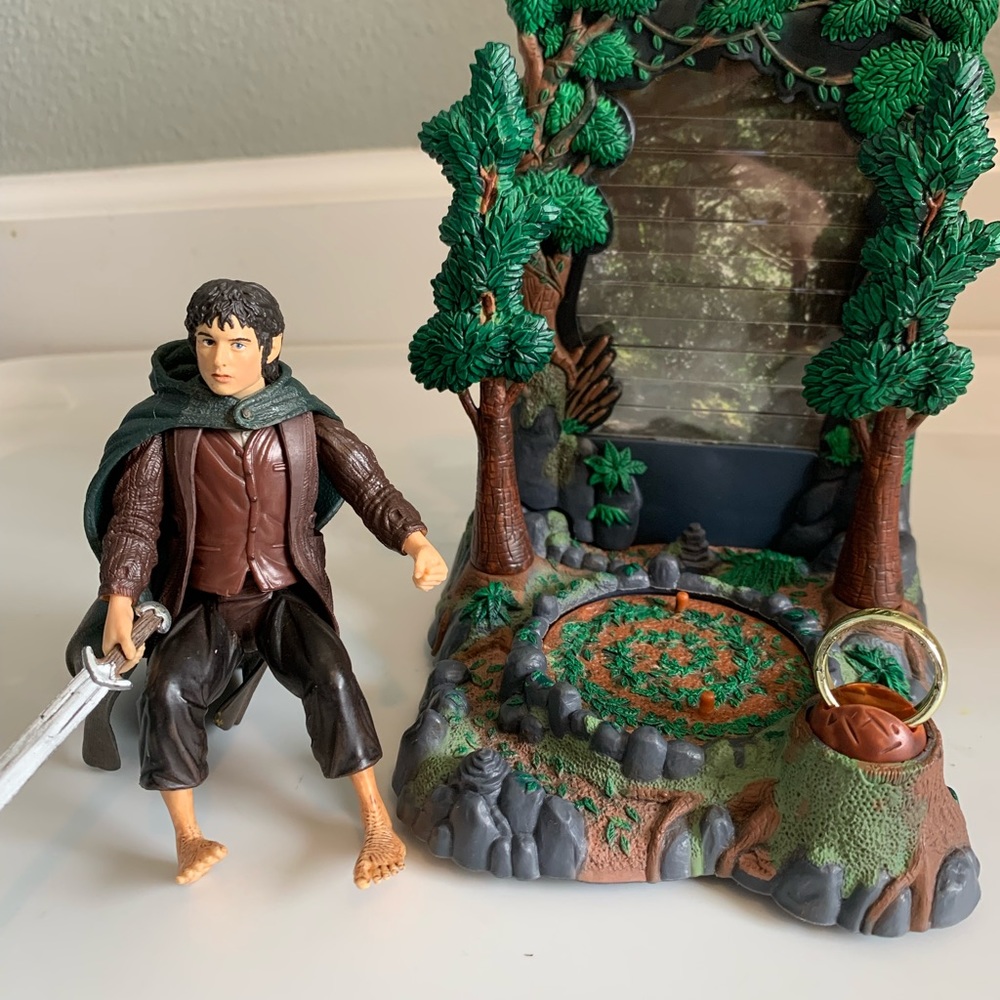 The Lord of the Rings Frodo with tree prop